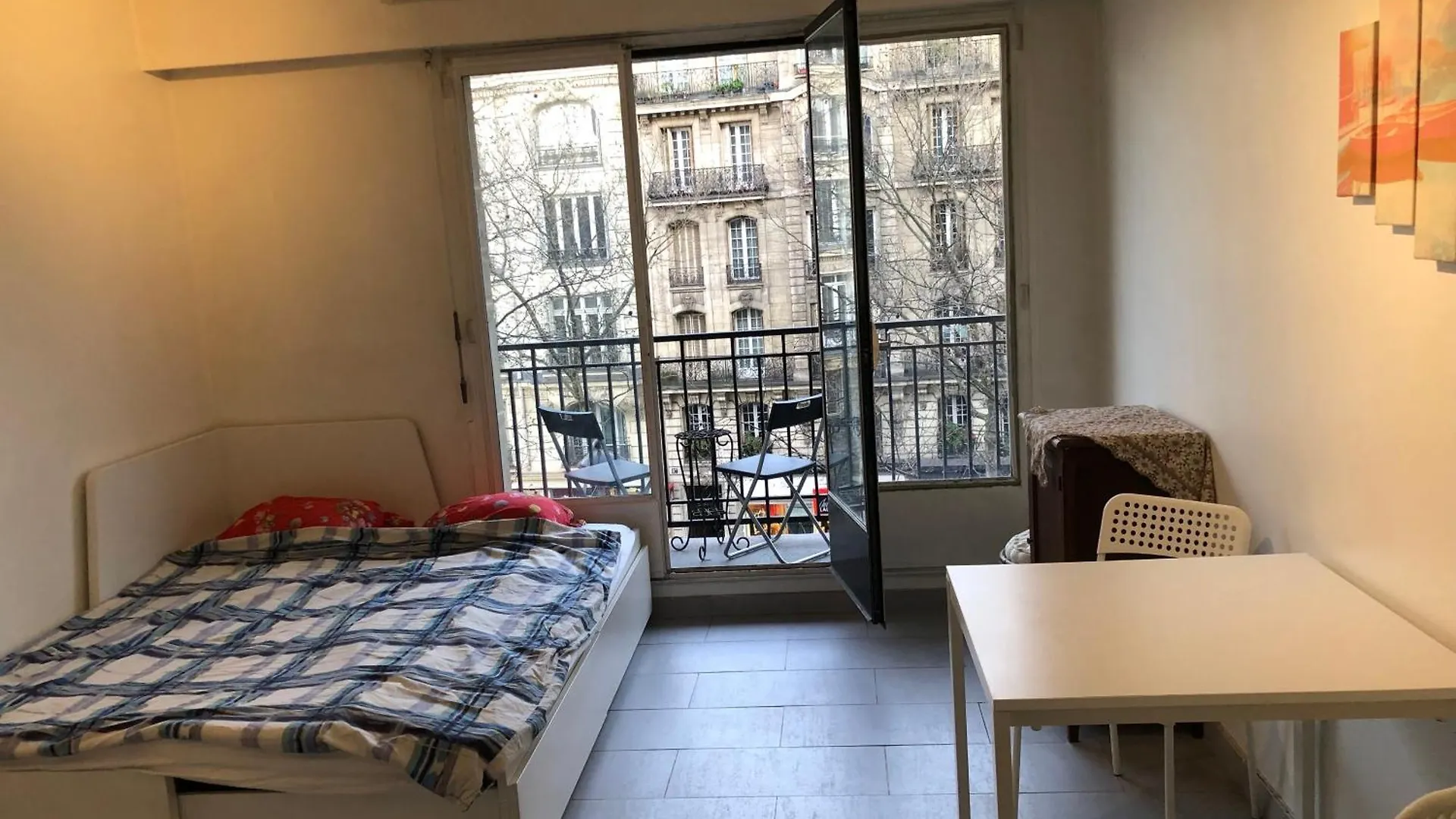 Apartment Beautiful Next To Metro *