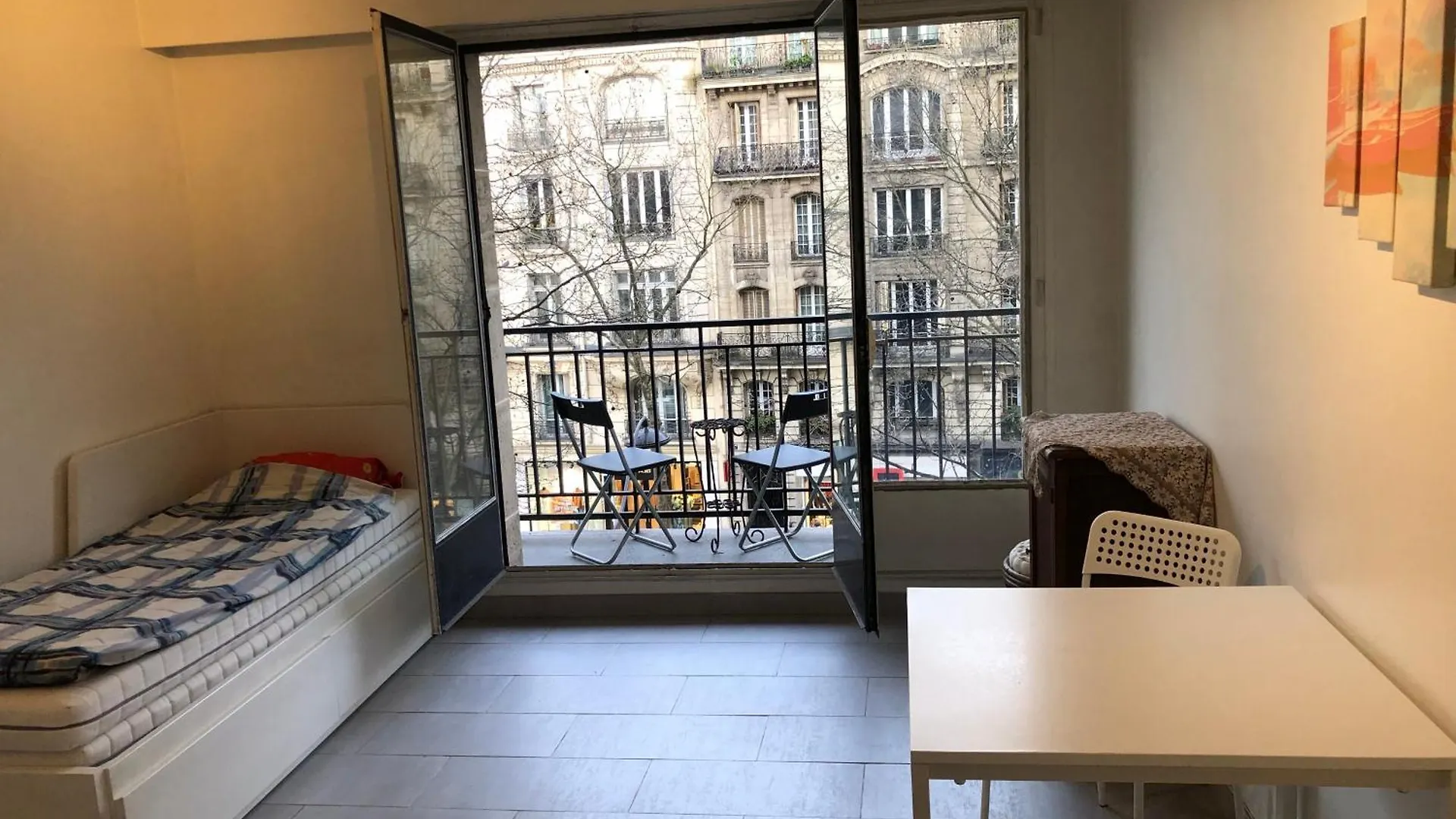 Beautiful Next To Metro Apartment Paris